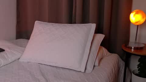 Snapshot of selenenova chatting on 03/03/26, 09:21 Selene Nova online show from 03/03/26, 09:21