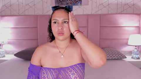 Snapshot of selenevoon chatting on 10/08/25, 01:09 SeleneVoon online show from 10/08/25, 01:09