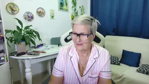 Selenna online show from 12/19/25, 07:21