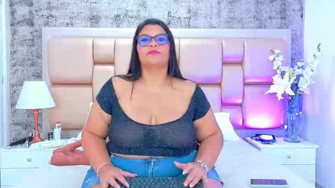 Selenna Cooper online show from 12/05/25, 11:30