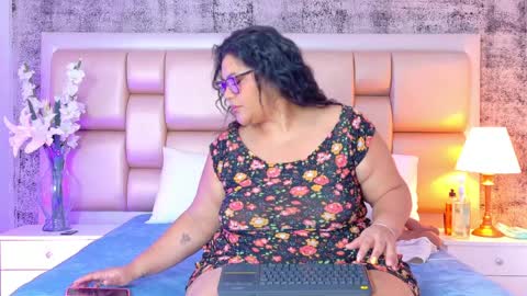 Selenna Cooper online show from 04/07/26, 12:05