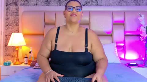 Selenna Cooper online show from 04/19/26, 11:42