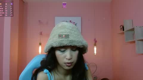 Snapshot of seleny_fitness chatting on 07/18/26, 11:36 Mayte online show from 07/18/26, 11:36