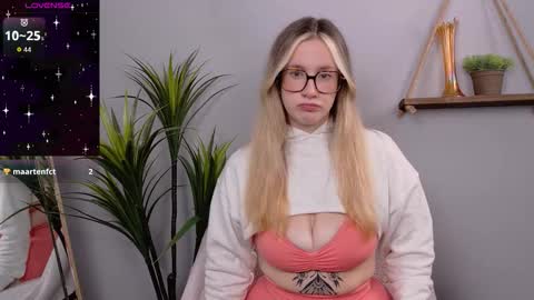 Selina Mae online show from 10/25/25, 03:36