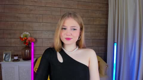 SelinSwarovski online show from 02/03/25, 05:14