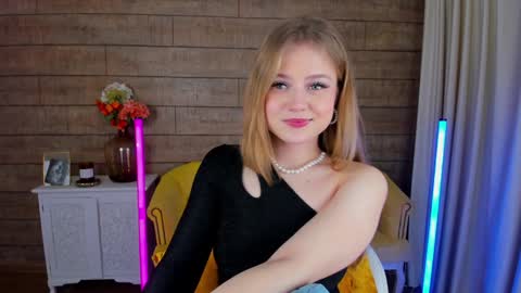 SelinSwarovski online show from 02/03/25, 08:24