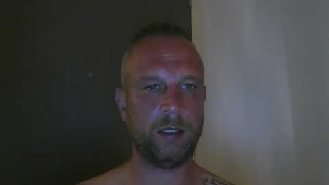 Snapshot of sence08 chatting on 10/17/25, 08:44 sence08 online show from 10/17/25, 08:44