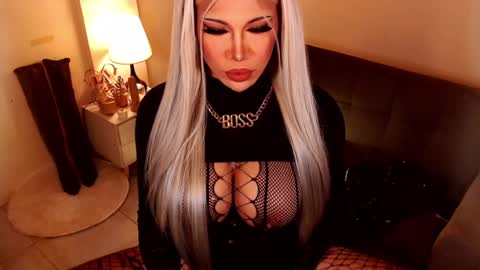 Snapshot of sensational_diva chatting on 12/12/24, 12:16 unstappable queen kate online show from 12/12/24, 12:16