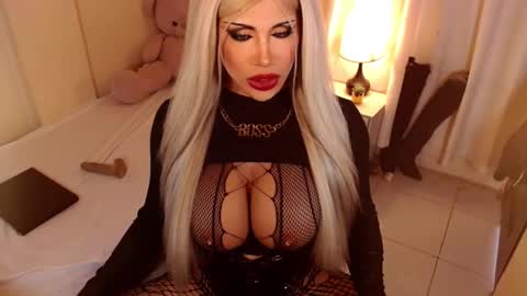 Snapshot of sensational_diva chatting on 10/25/25, 04:53 unstappable queen kate online show from 10/25/25, 04:53