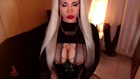 Snapshot of sensational_diva chatting on 01/09/26, 02:03 unstappable queen kate online show from 01/09/26, 02:03