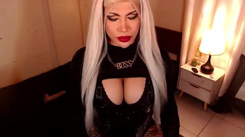 Snapshot of sensational_diva chatting on 02/14/26, 03:03 unstappable queen kate online show from 02/14/26, 03:03