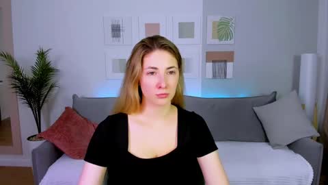 sensitiveheartt online show from 04/15/26, 08:20