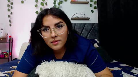 Snapshot of sensual_flame chatting on 01/22/25, 05:59 Camille and sophie online show from 01/22/25, 05:59