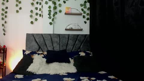 Snapshot of sensual_flame chatting on 01/23/25, 03:26 Camille and sophie online show from 01/23/25, 03:26