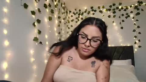 Camille and sophie online show from 03/03/26, 01:23