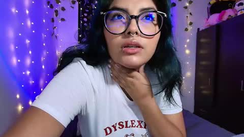 Snapshot of sensual_flame chatting on 03/29/26, 12:54 Camille and sophie online show from 03/29/26, 12:54