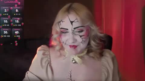 Ilona online show from 10/31/25, 07:37