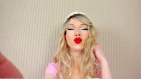 Snapshot of sensual_miss_mia chatting on 02/28/25, 08:50 Mia online show from 02/28/25, 08:50