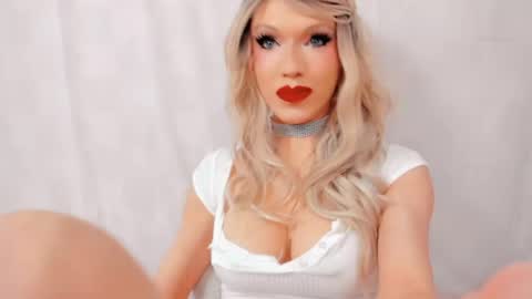 Mia online show from 04/21/26, 10:45