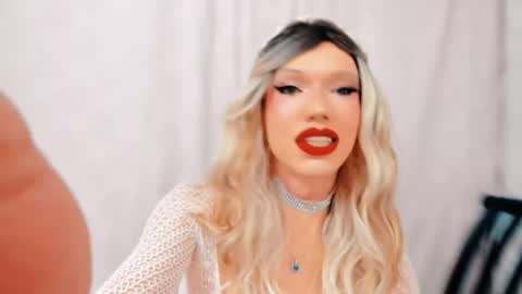Snapshot of sensual_miss_mia chatting on 05/01/26, 12:04 Mia online show from 05/01/26, 12:04