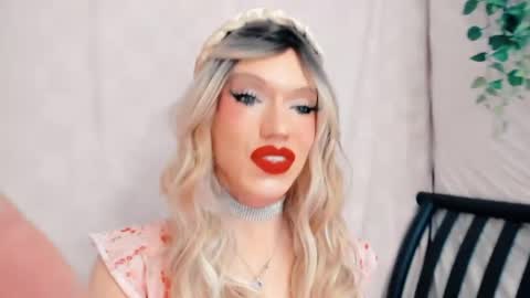 Snapshot of sensual_miss_mia chatting on 05/05/26, 11:24 Mia online show from 05/05/26, 11:24