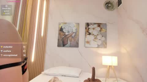 Snapshot of sensual_sophie_ chatting on 06/03/26, 02:33 Sophie online show from 06/03/26, 02:33