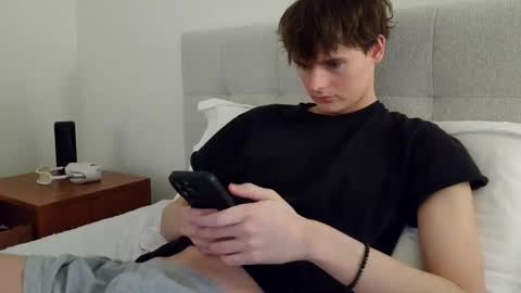 Snapshot of sensualalien chatting on 11/14/25, 01:48 Cam online show from 11/14/25, 01:48