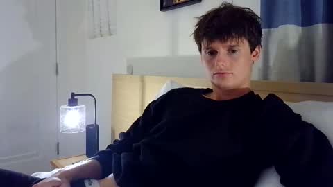 Snapshot of sensualalien chatting on 11/25/25, 02:44 Cam online show from 11/25/25, 02:44