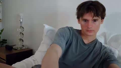 Snapshot of sensualalien chatting on 11/27/25, 06:15 Cam online show from 11/27/25, 06:15