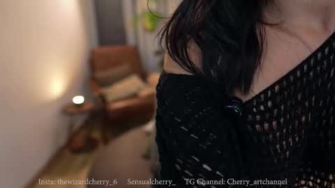 Maria- OF sensual bee online show from 03/11/26, 01:00