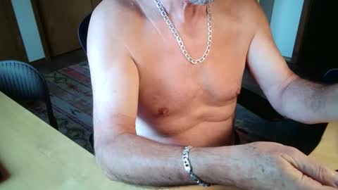Snapshot of sensualgentlem chatting on 09/19/25, 12:56 Sensually Yours online show from 09/19/25, 12:56