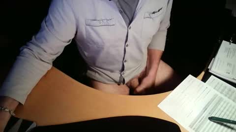 Snapshot of sensualgentlem chatting on 02/12/26, 01:22 Sensually Yours online show from 02/12/26, 01:22