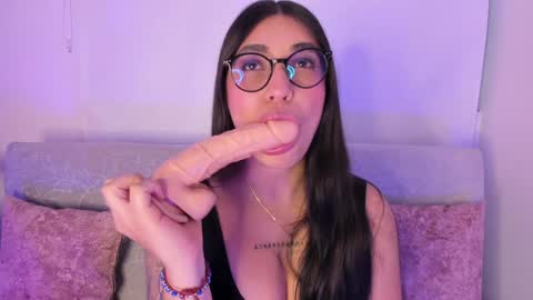 Snapshot of sensualhaven_ chatting on 01/25/25, 11:11 sensualhaven_ online show from 01/25/25, 11:11