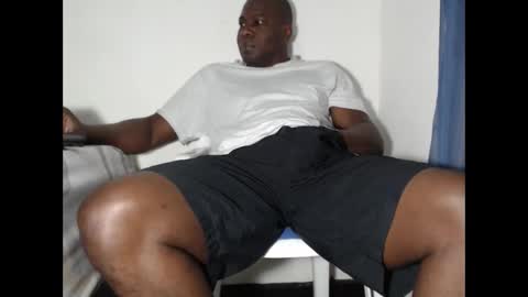 Snapshot of senyeiblack chatting on 02/15/25, 11:47 Jose online show from 02/15/25, 11:47