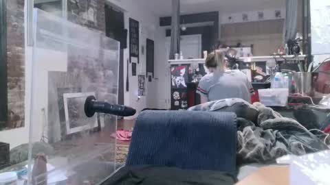 Snapshot of seraphyx33 chatting on 09/25/25, 05:16 seraphyx33 online show from 09/25/25, 05:16