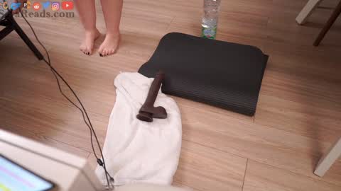 SeraReads online show from 10/11/25, 03:43