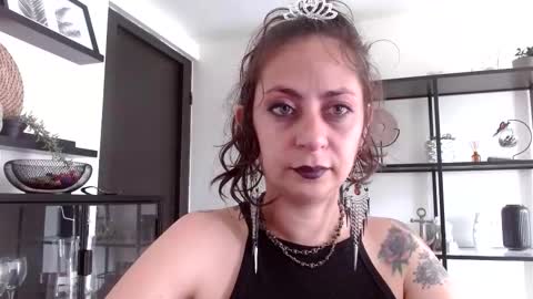 Snapshot of serena_xyz chatting on 11/09/25, 05:44 Serena Xyz online show from 11/09/25, 05:44