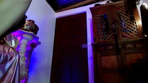 Snapshot of serena_xyz chatting on 11/13/25, 06:29 Serena Xyz online show from 11/13/25, 06:29