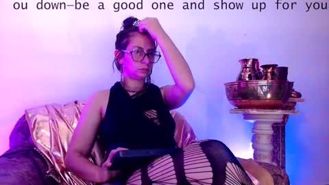 Snapshot of serena_xyz chatting on 11/25/25, 06:08 Serena Xyz online show from 11/25/25, 06:08