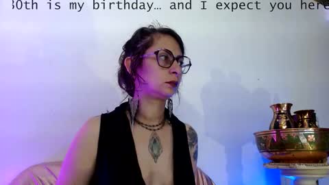 Snapshot of serena_xyz chatting on 11/28/25, 05:59 Serena Xyz online show from 11/28/25, 05:59