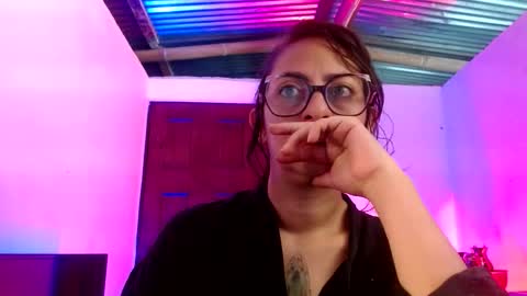 Snapshot of serena_xyz chatting on 12/14/25, 03:06 Serena Xyz online show from 12/14/25, 03:06