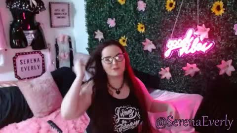 Snapshot of serenaeverly chatting on 09/28/25, 08:14 Serena Everly online show from 09/28/25, 08:14