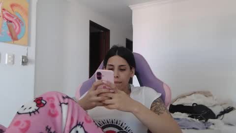 Snapshot of serenaroussee chatting on 04/30/26, 06:14 sararoussee online show from 04/30/26, 06:14