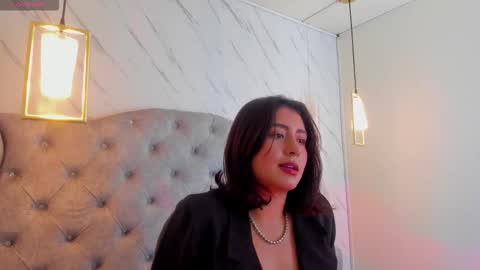 Snapshot of serenavelvet chatting on 11/18/25, 08:02 Serena online show from 11/18/25, 08:02