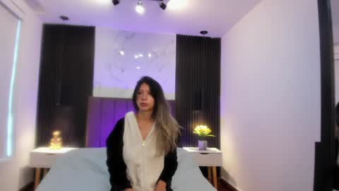 Snapshot of serene_waves chatting on 12/19/24, 03:08 Serene online show from 12/19/24, 03:08