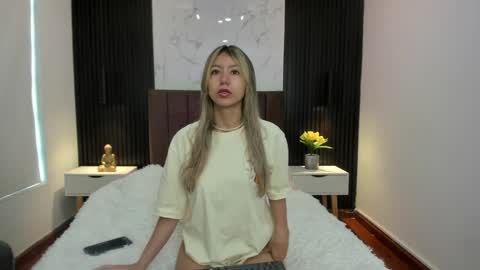 Snapshot of serene_waves chatting on 01/23/25, 12:19 Serene online show from 01/23/25, 12:19