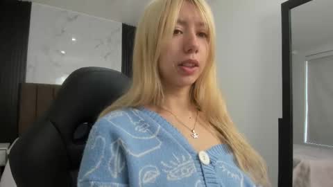 Snapshot of serene_waves chatting on 09/17/25, 12:51 Serene online show from 09/17/25, 12:51