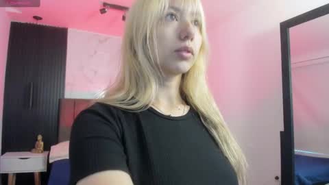 Snapshot of serene_waves chatting on 09/29/25, 01:05 Serene online show from 09/29/25, 01:05