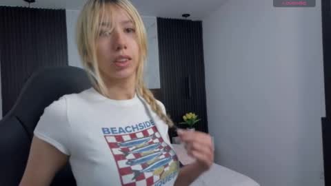 Snapshot of serene_waves chatting on 10/09/25, 01:20 Serene online show from 10/09/25, 01:20