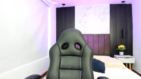 Snapshot of serene_waves chatting on 10/17/25, 12:52 Serene online show from 10/17/25, 12:52